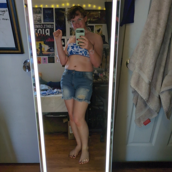 Meet your Posher, Dawn - Picture 2 of 2